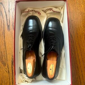 Salvatore Ferragamo Black lace up Oxfords. Size 8.5